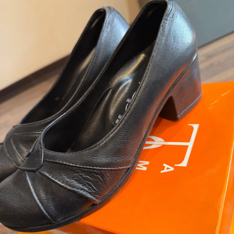 کفش دستساز چرم