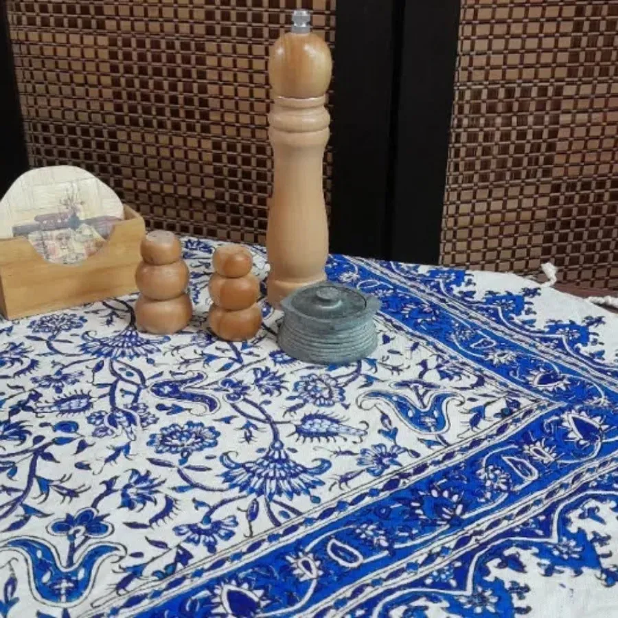 رومیزی قلم کاری شده آبی