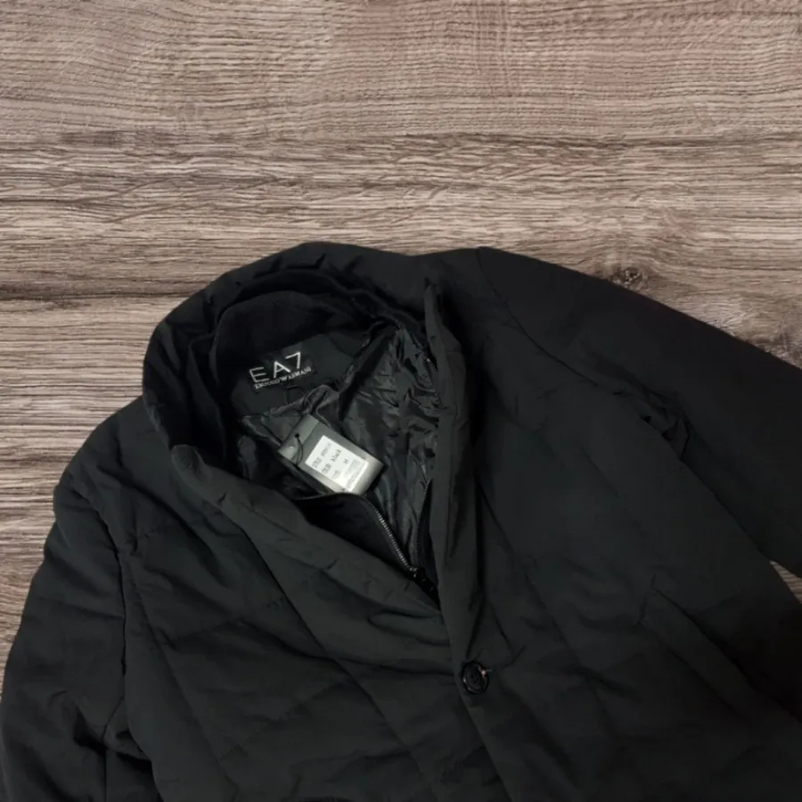 کاپشن اور مشکی M