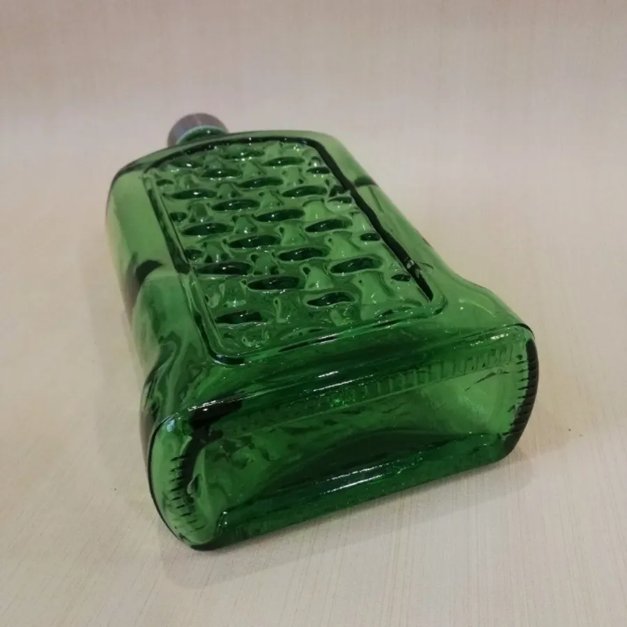 بطری شیشه ای سبز رنگی