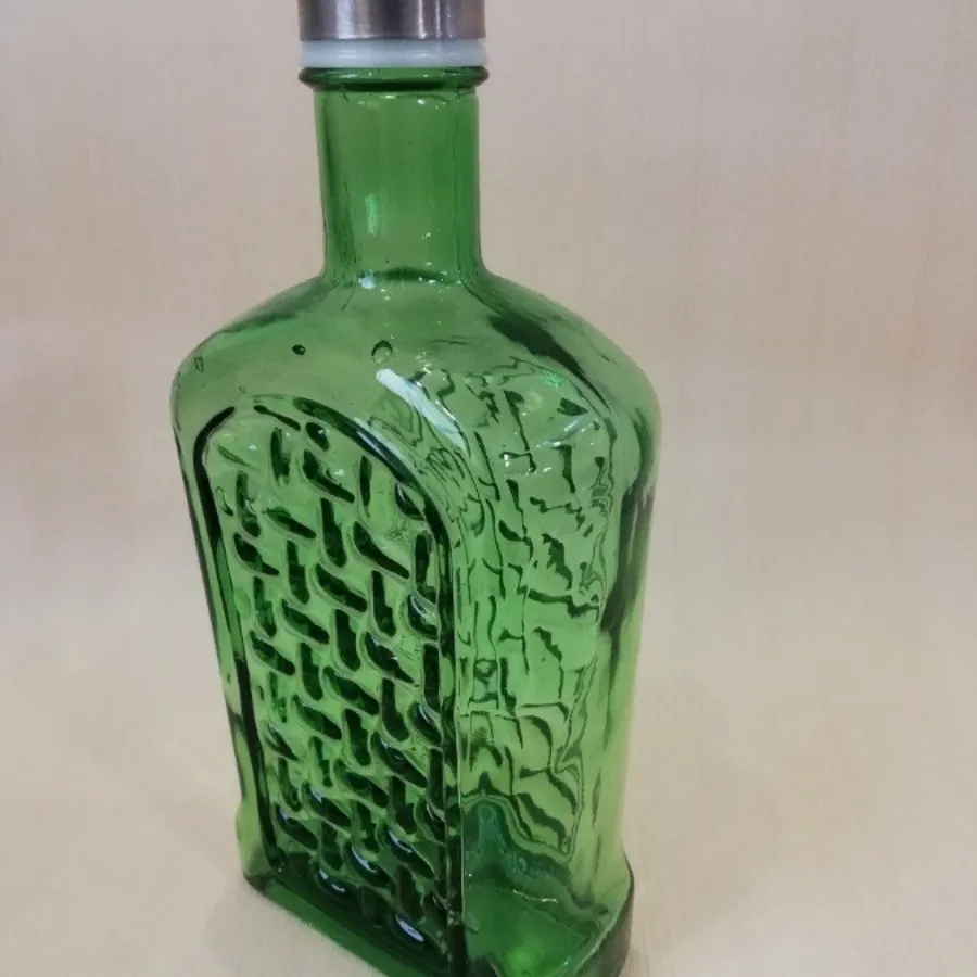 بطری شیشه ای سبز رنگی