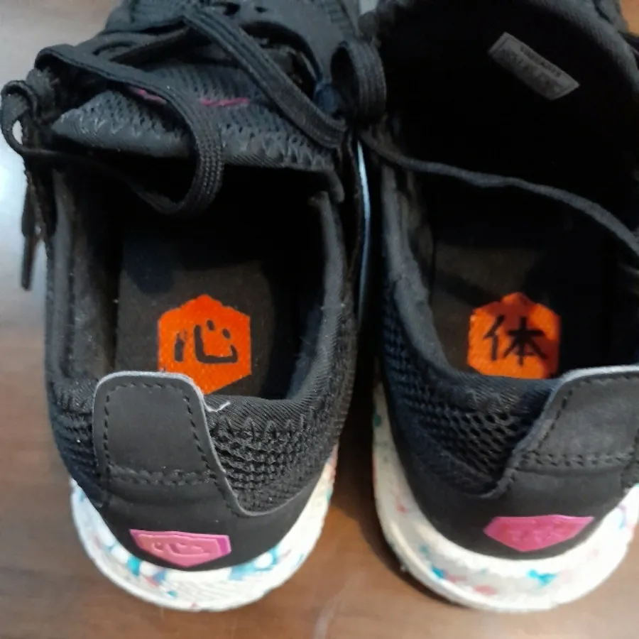 برند ASICS سایز 39 و 40