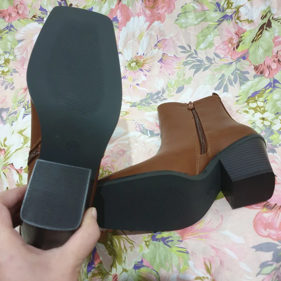 بوت عسلی خارجی