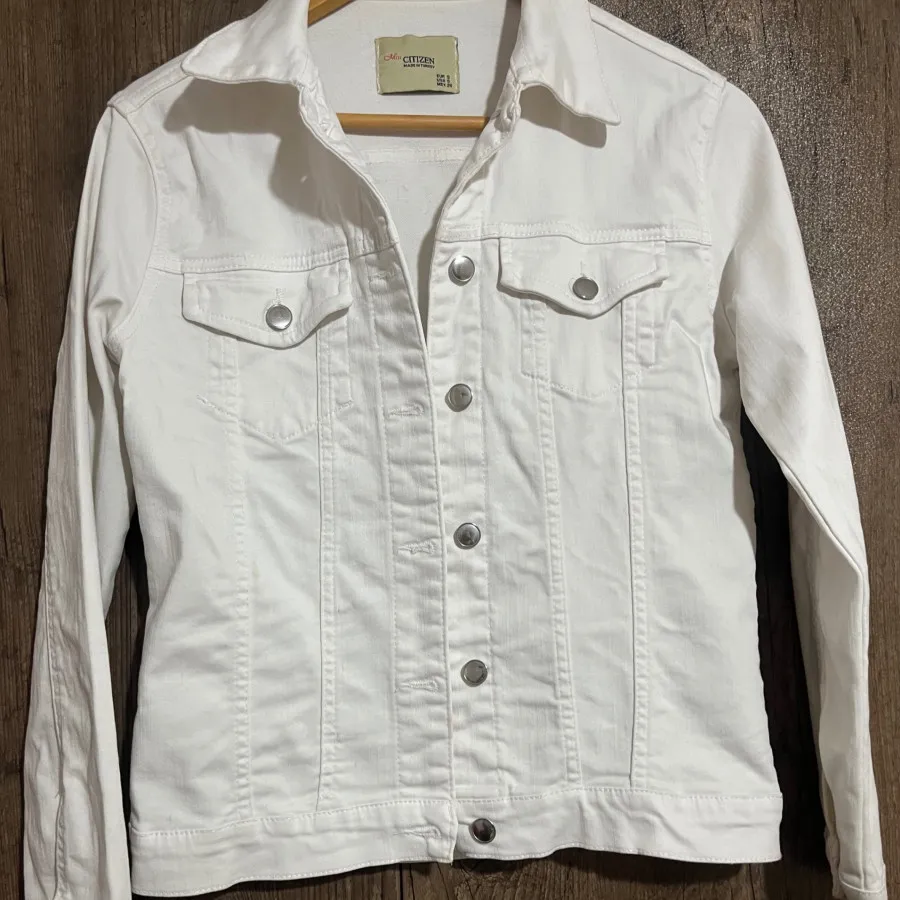 کت جین سفید