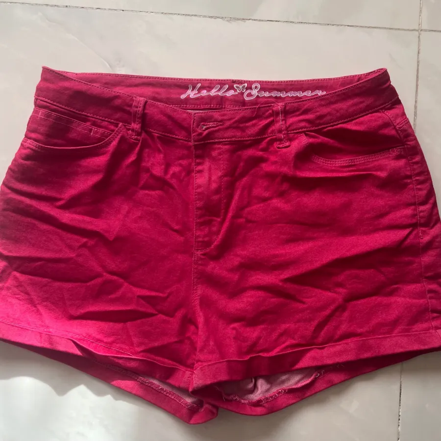 دوعدد شورتک لی و‌کتان نو