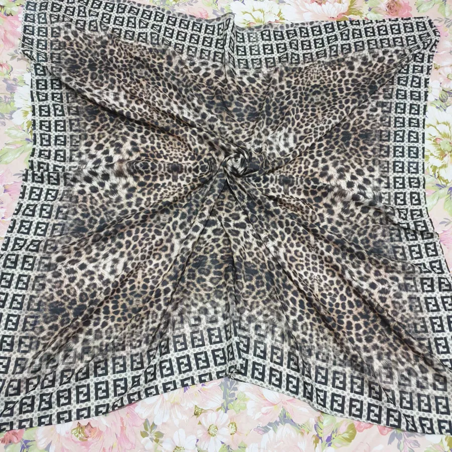 روسری پلنگی Fendi