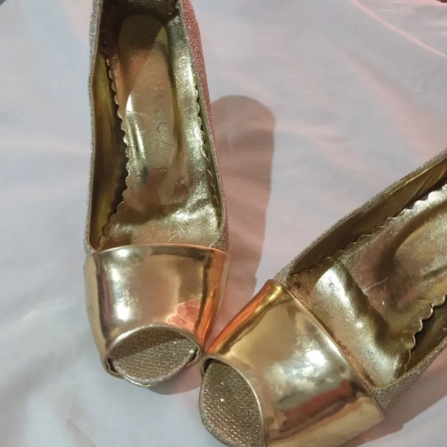 کفش پاشنه بلند زنانه