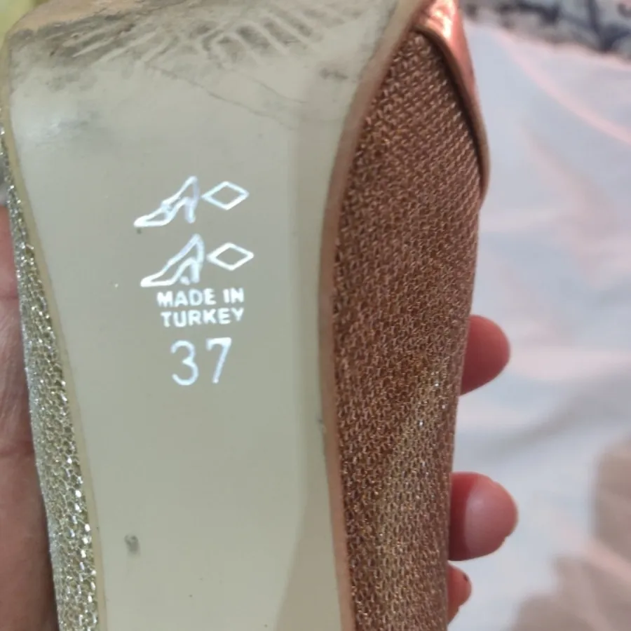 کفش پاشنه بلند زنانه