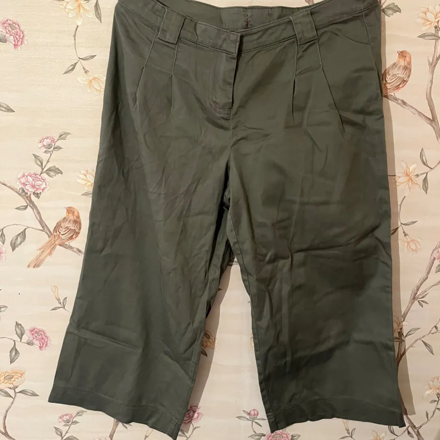 کراپ شومیز و شلوار کوتاه