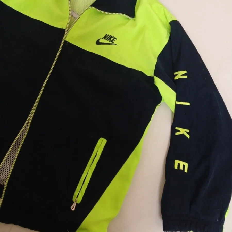 کاپشن ورزشی نایکی