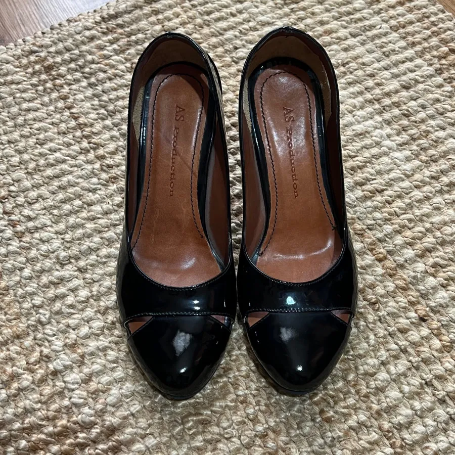 کفش ورنی پاشنه دار