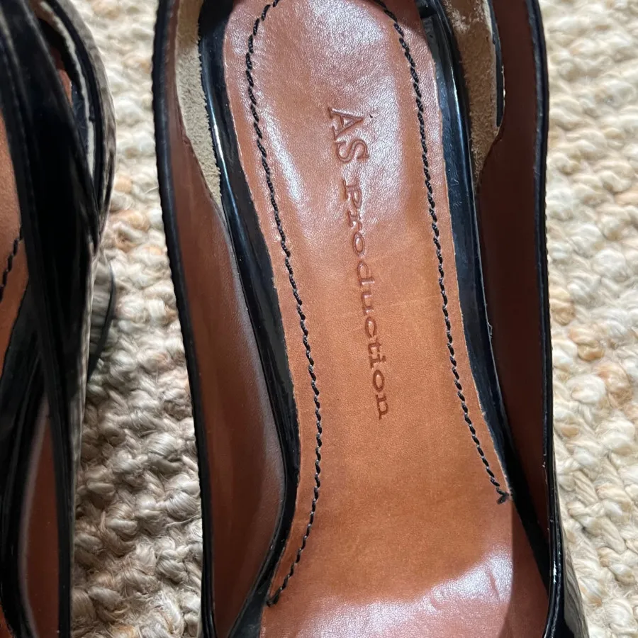 کفش ورنی پاشنه دار