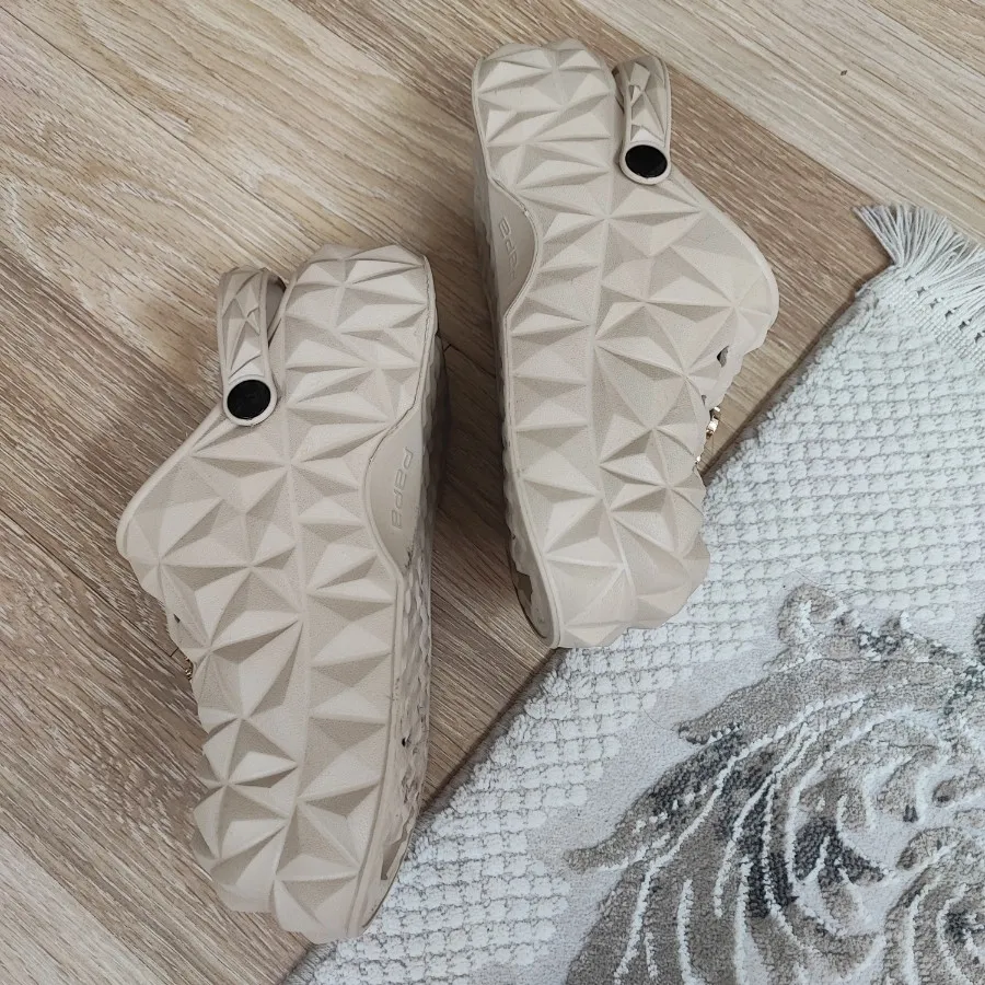 کراکس پروانه