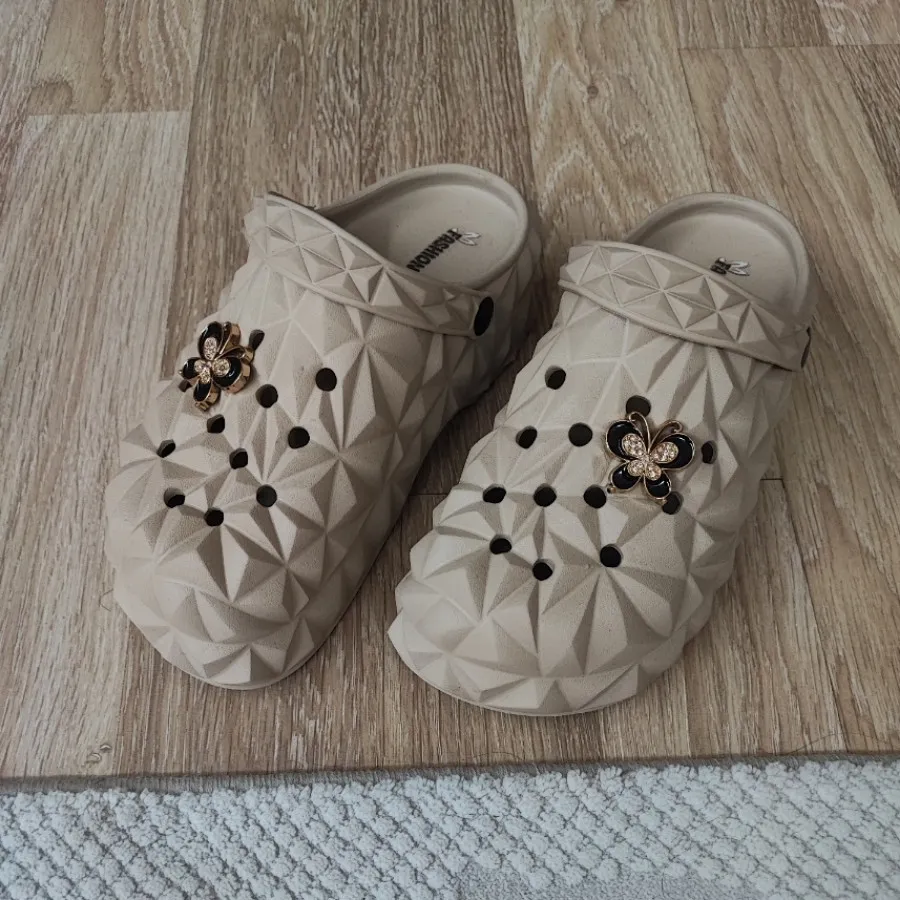 کراکس پروانه