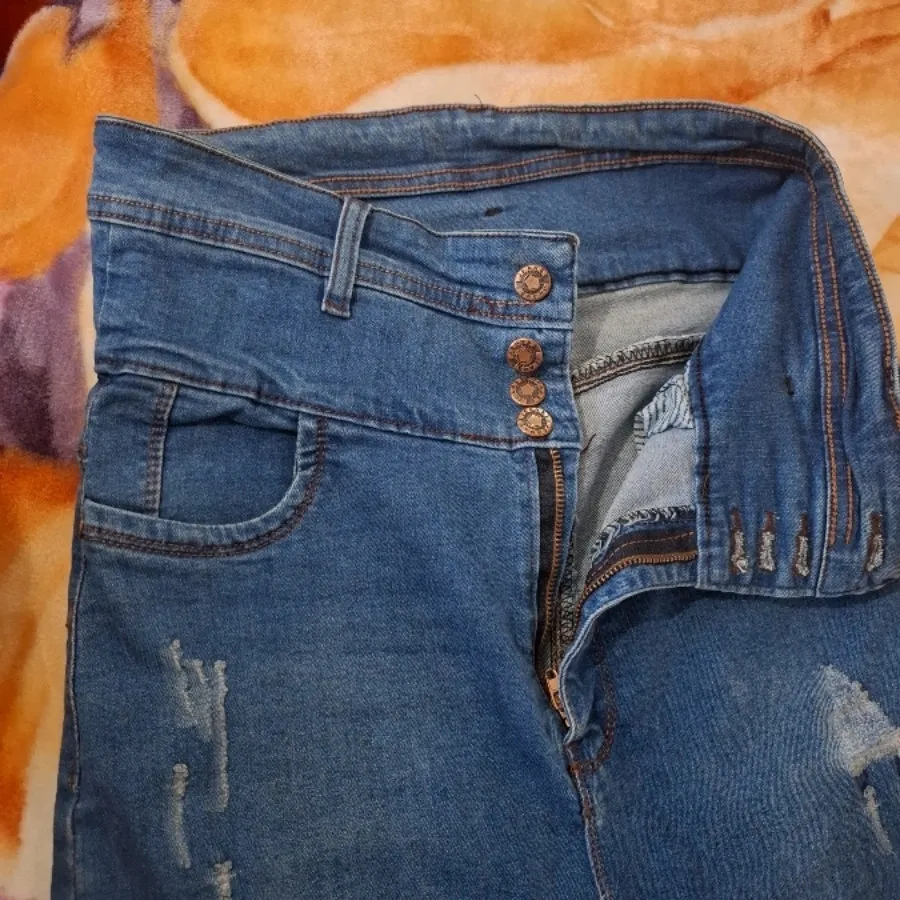 شلوار جین آبی کمی زاپ دار