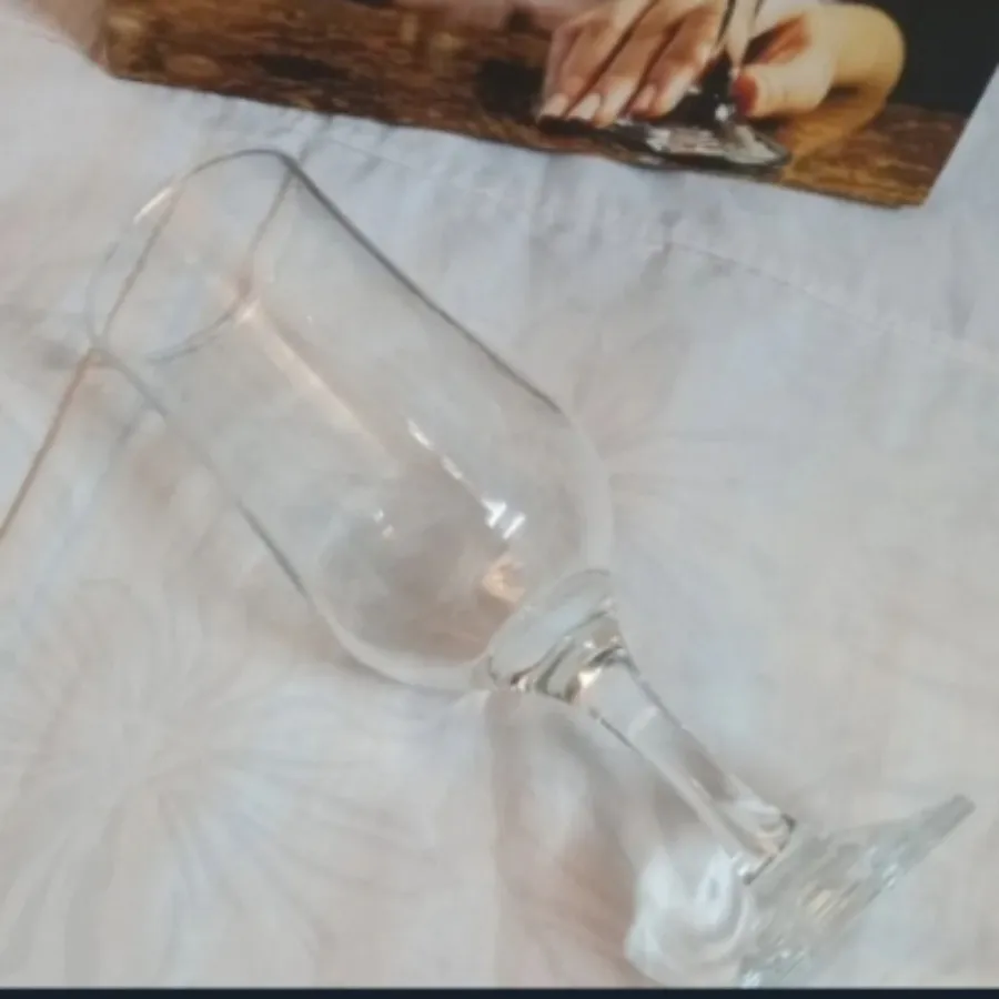 لیوان پایه دار یا جام