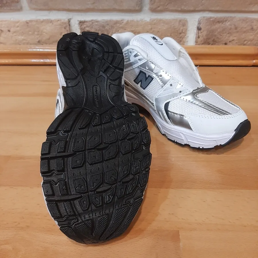 کتونی نیوبالانس 530