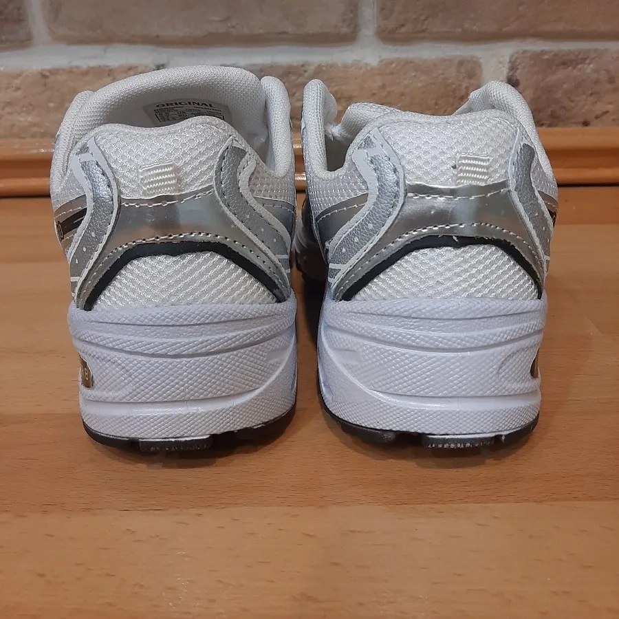 کتونی نیوبالانس 530