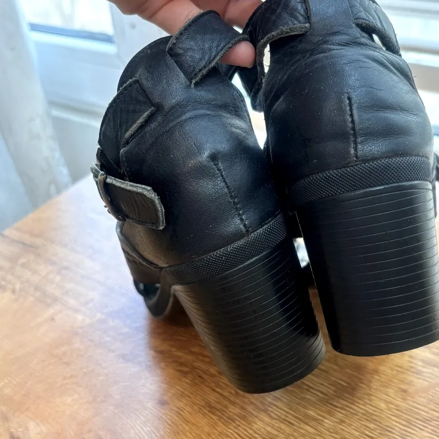 صندل پاشنه دار