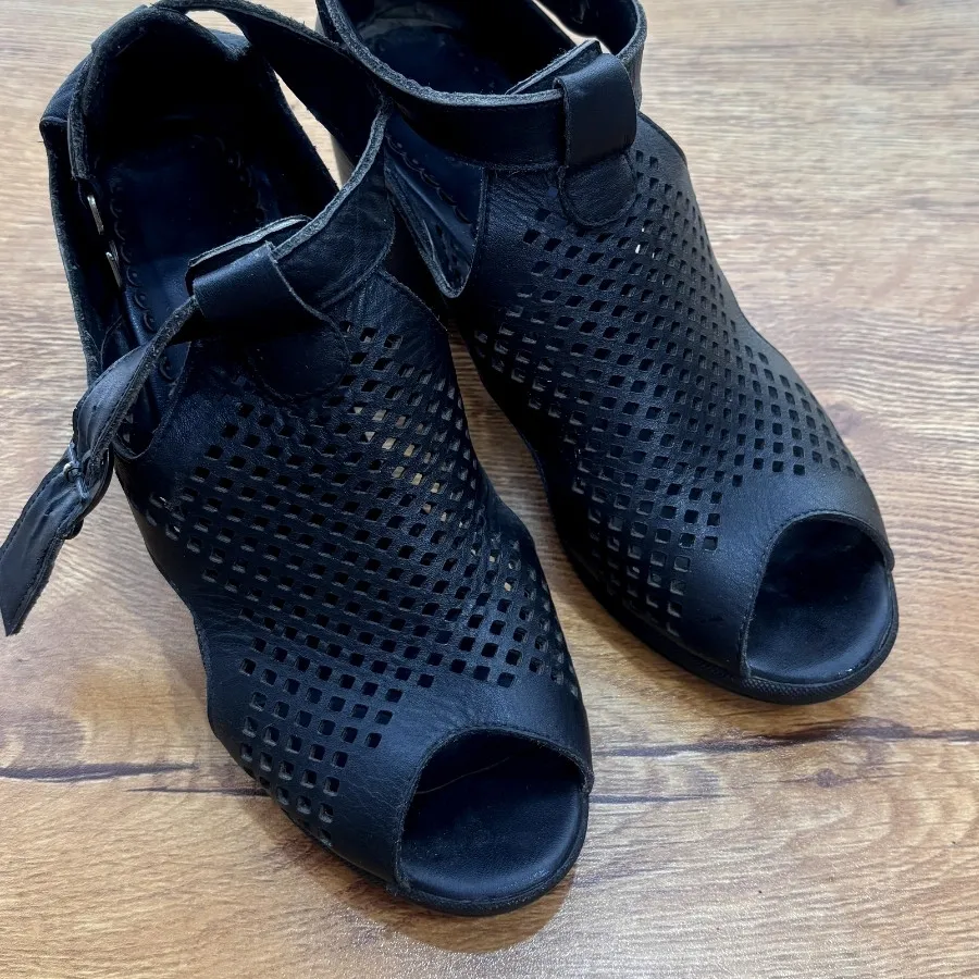 صندل پاشنه دار