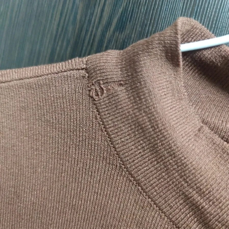 پلیور قهوه ای