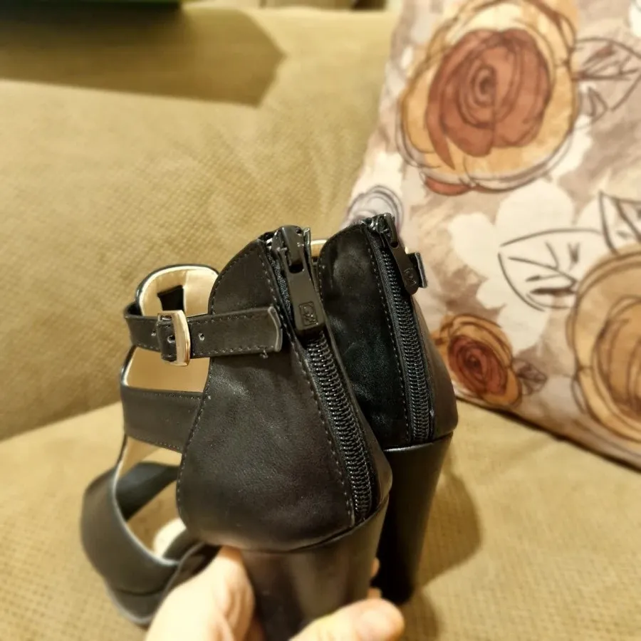 کفش مجلسی مشکی پاشنه دار