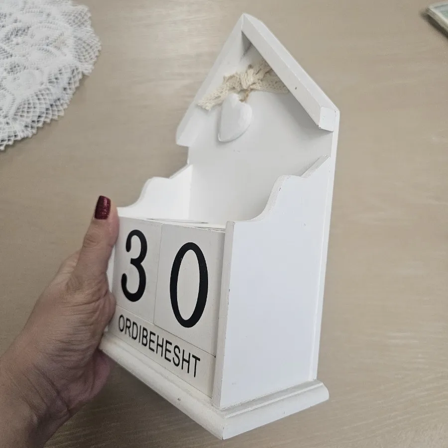 تقویم چوبی 6تیکه 
سالم