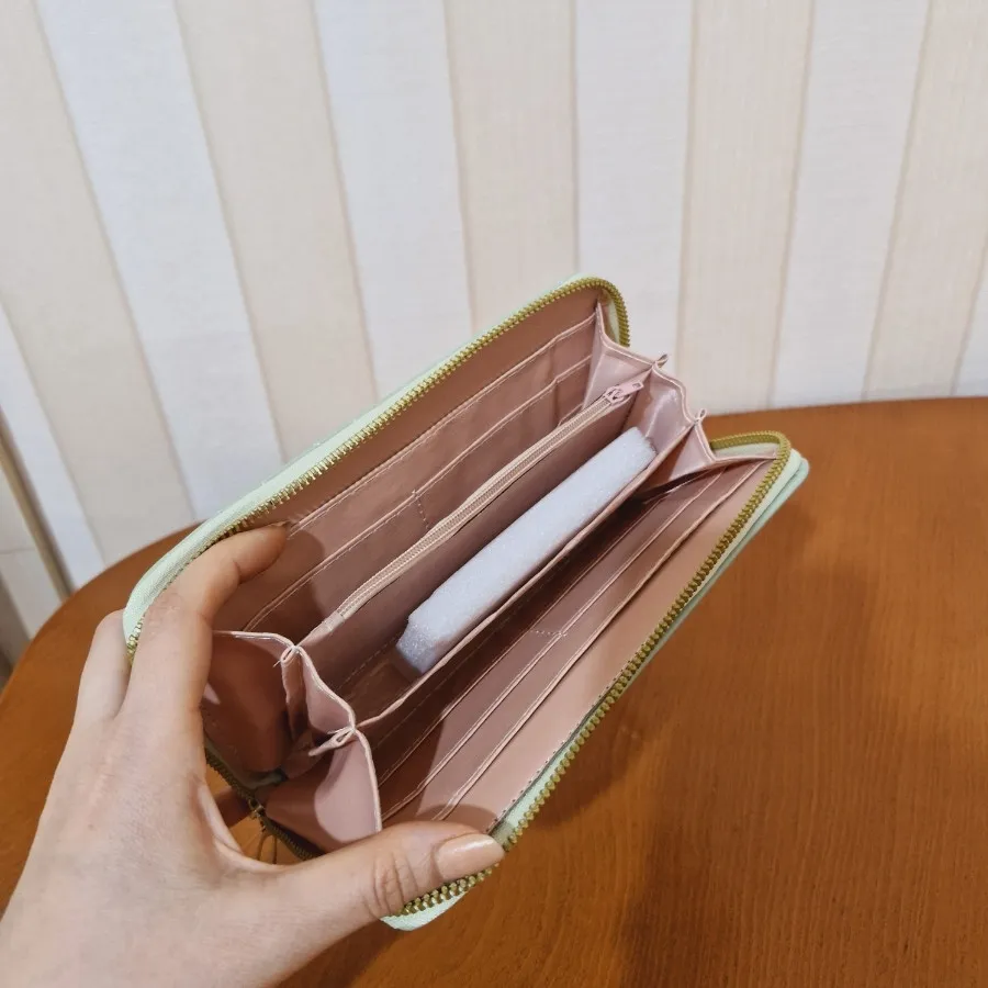 کیف پول دستی