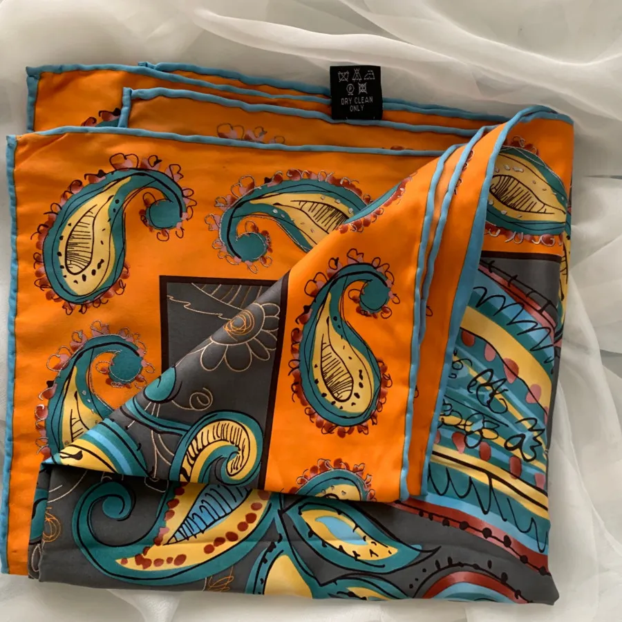 روسری های ابریشم وساتن