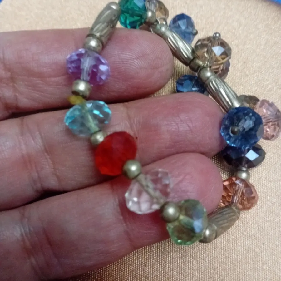 دستبند  با سنگ های رنگی