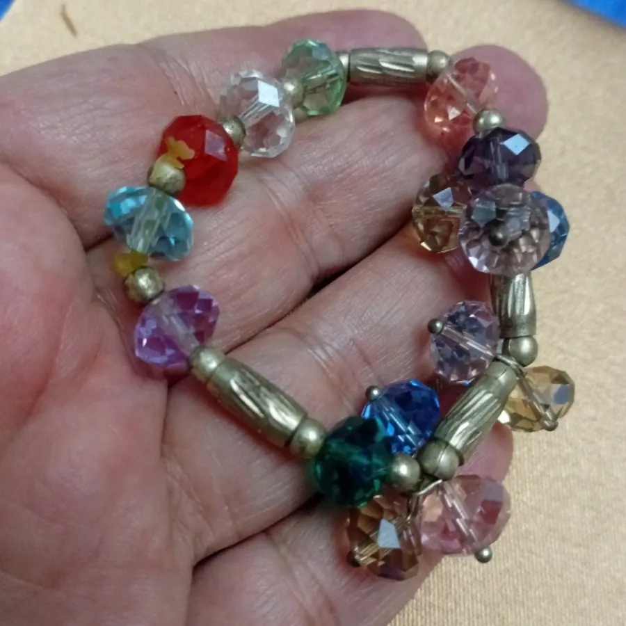 دستبند  با سنگ های رنگی