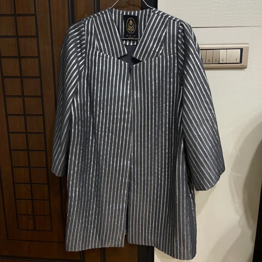 تعدادی لباس در حد نو