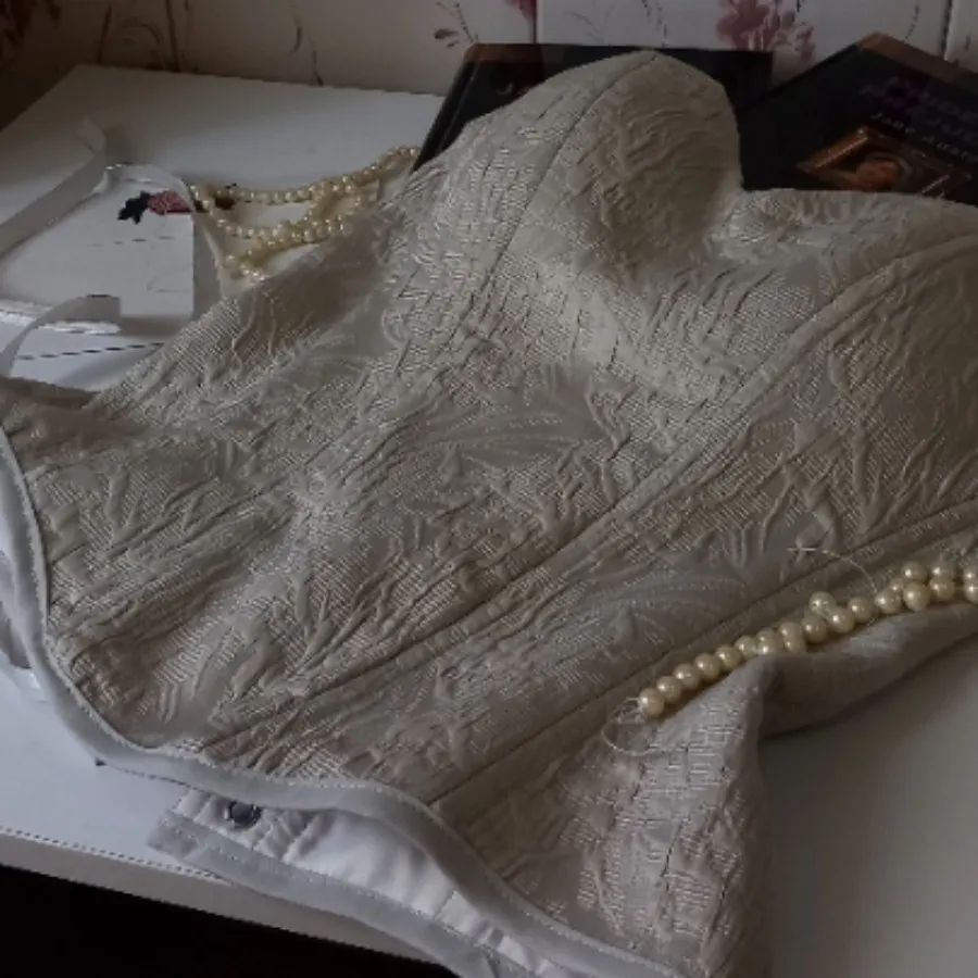 کرست ویکتوریایی