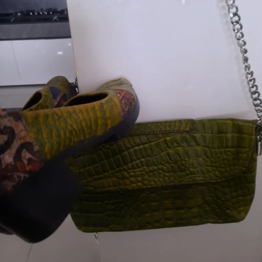 کیف،و کفش چرم دست دوز