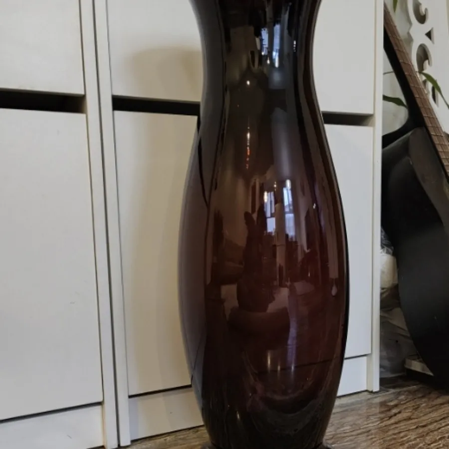 گلدان شیشه ای بنفش