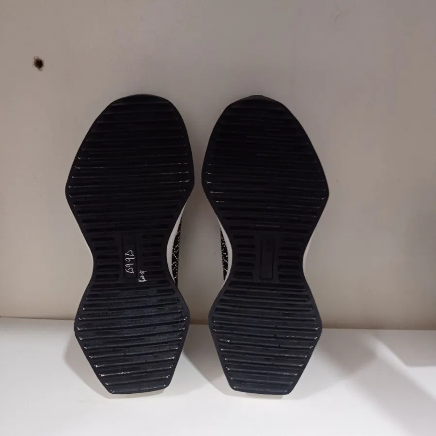 کفش کتونی لژدار