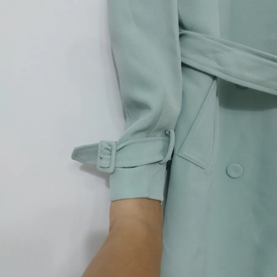 بارونی نو (ضد آب نیست)