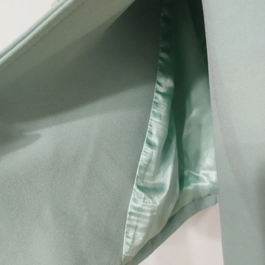 بارونی نو (ضد آب نیست)