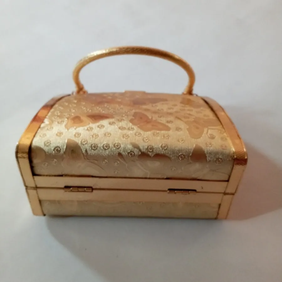 کیف عروسکی طلایی
