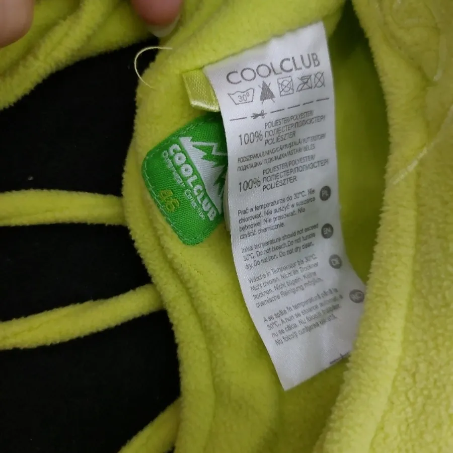 کلاه و دستکش بچگانه ش