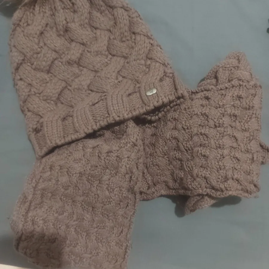 شال و کلاه زمستانی