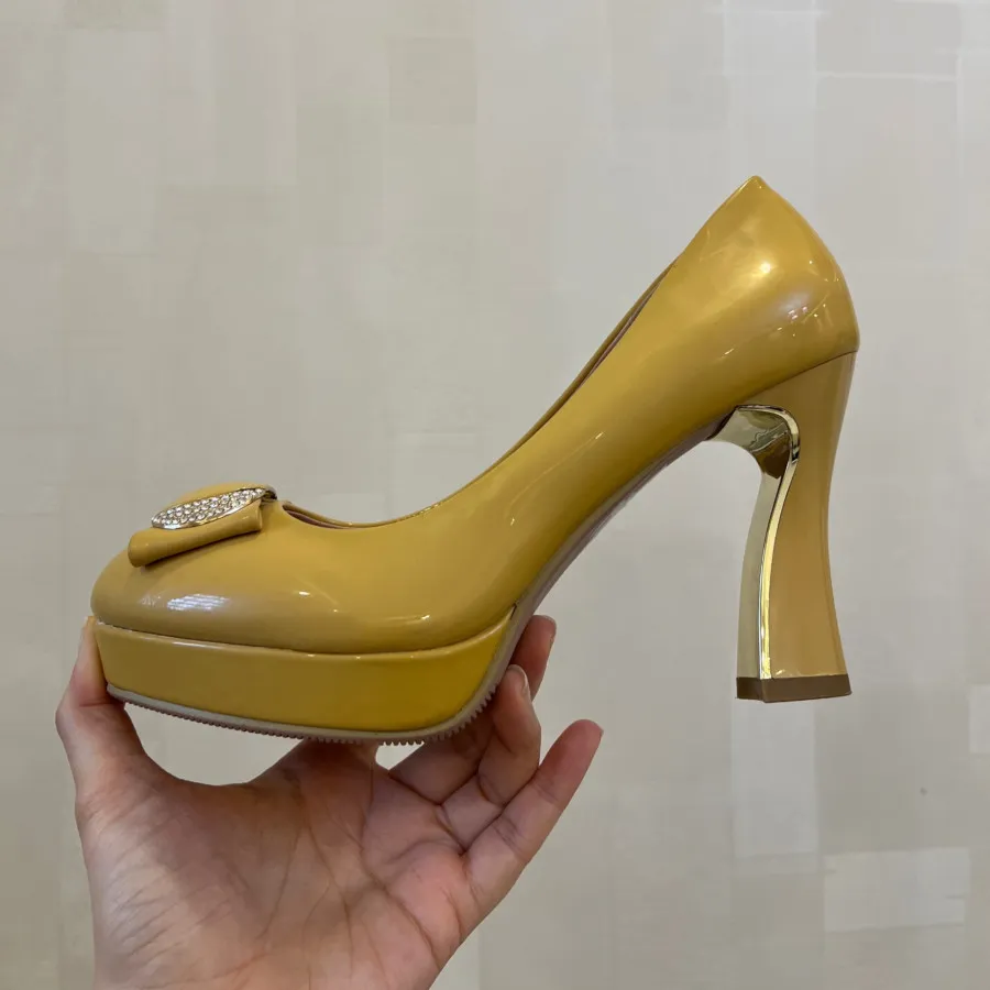 کفش مجلسی پاشنه بلند