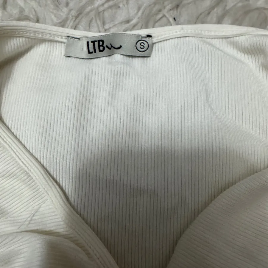 تاپ‌ سفید LTB S
