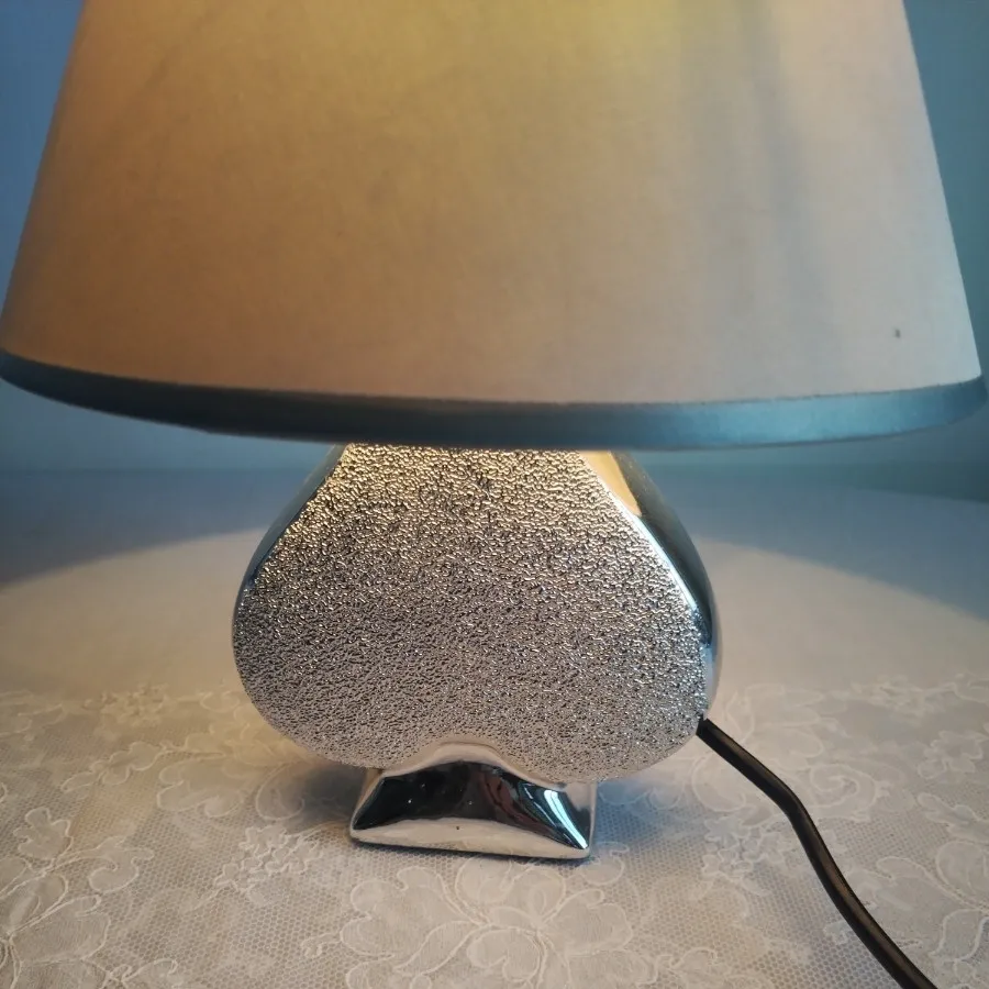 آباژور یا چراغ خواب قلبی