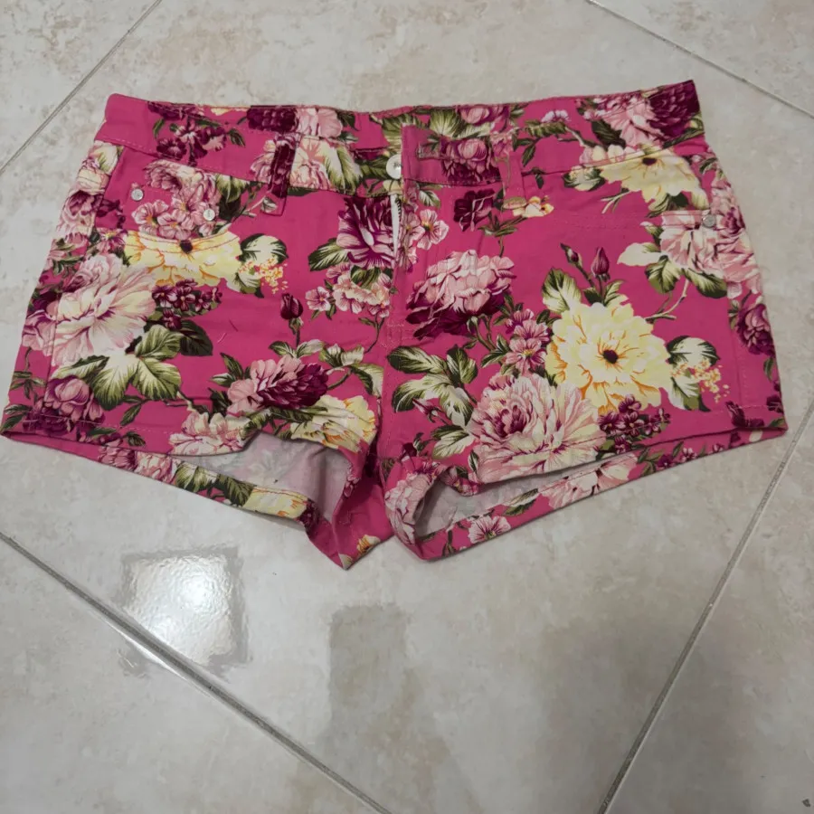 شلوارک گلدار صورتی برند