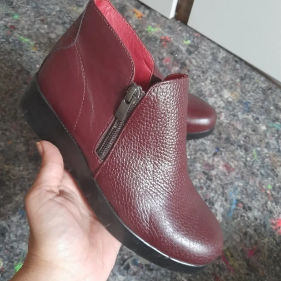 نیم بوت چرم زنانه