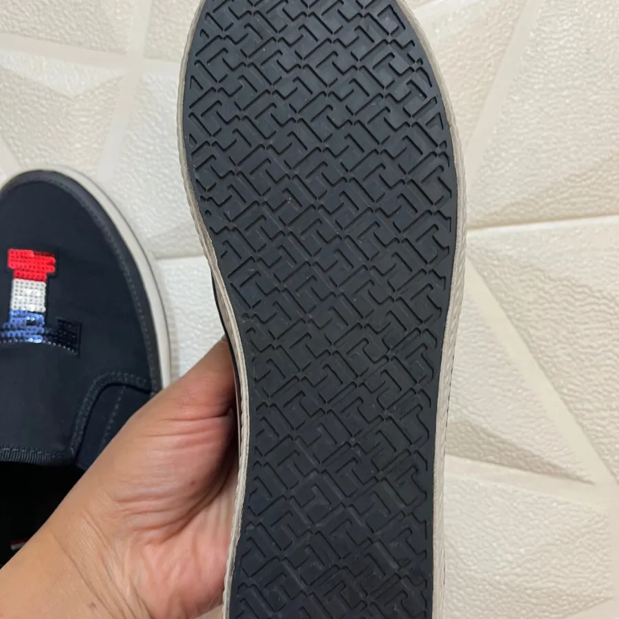 اسنیکرز تامی هیلفیگر اصل