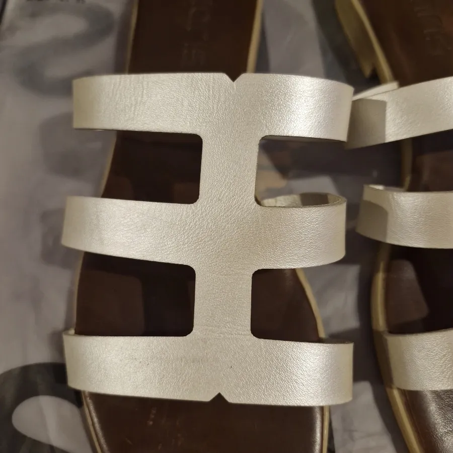 دمپایی چرمی صدفی