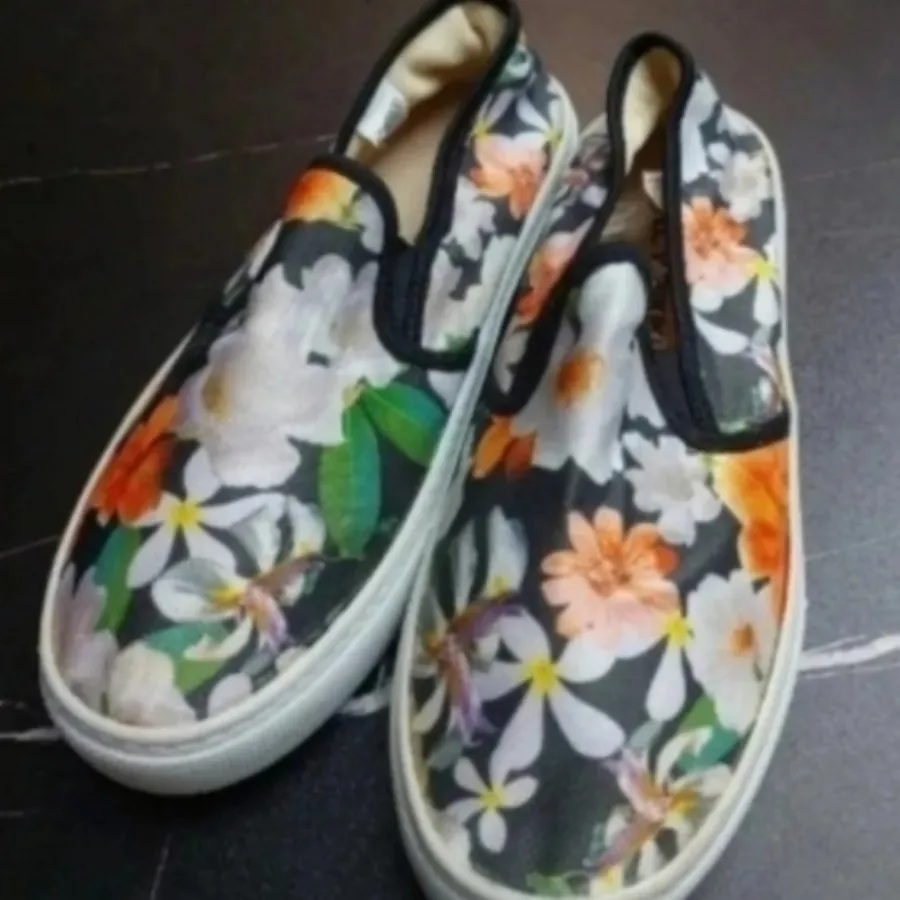 کفش ال سی وایکیکی