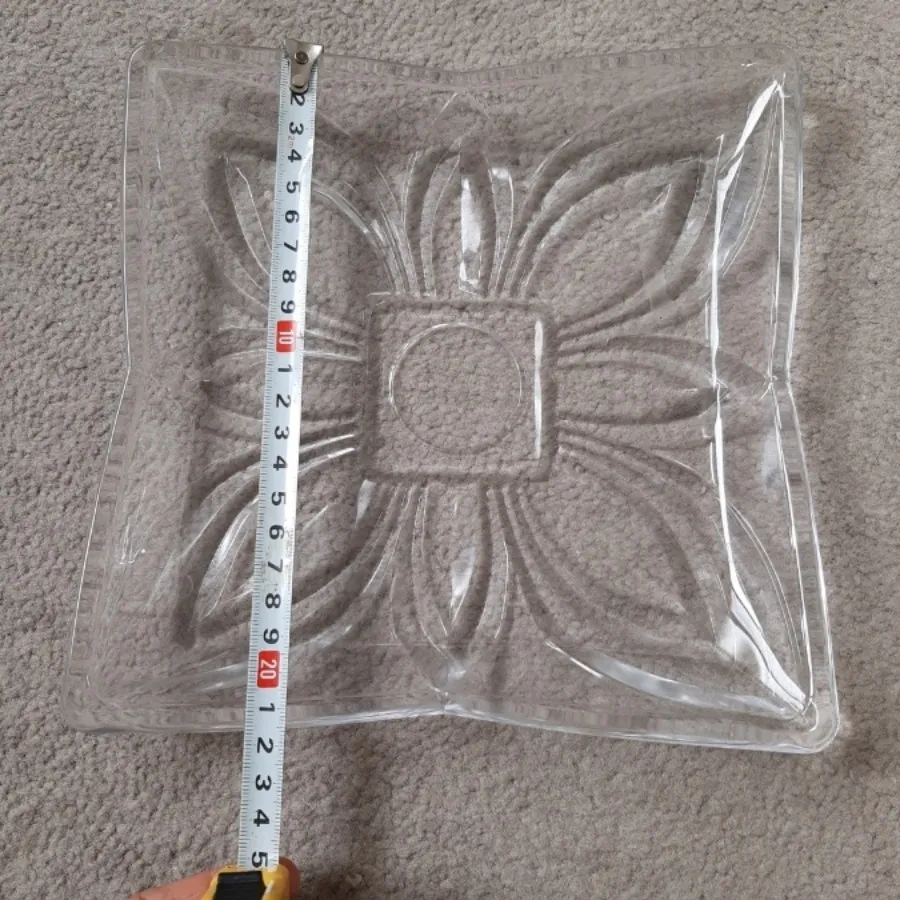 اجیل و شیرینی خوری بلور